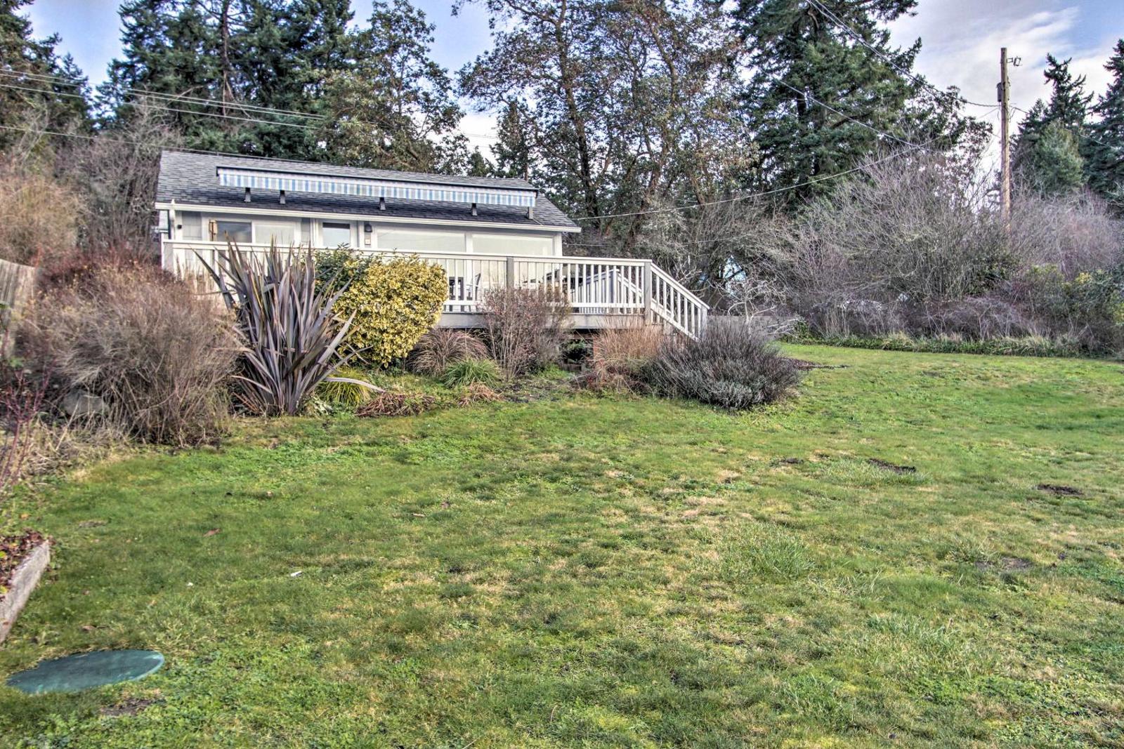 Idyllic Waterfront Cottage with Beach and Sunset Views! Main image 2